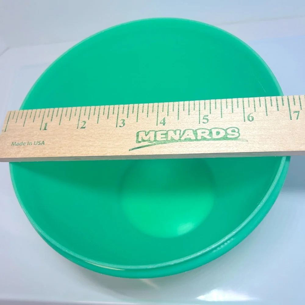 Vintage 1980’s Classic Green Lettuce Crisp-It Tupperware Bowl.  Made in USA.